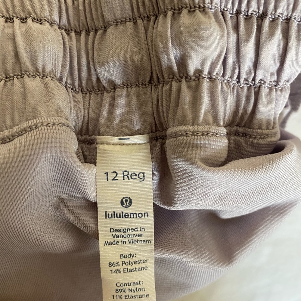 Lululemon Hotty Hot Short II 2.5”
